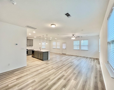 3200 College Park Dr - Photo Thumbnail 4
