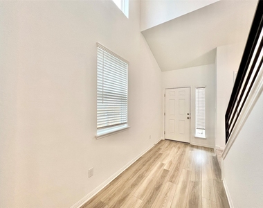3200 College Park Dr - Photo Thumbnail 3