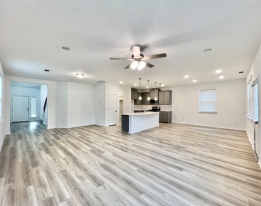 3200 College Park Dr - Photo Thumbnail 5