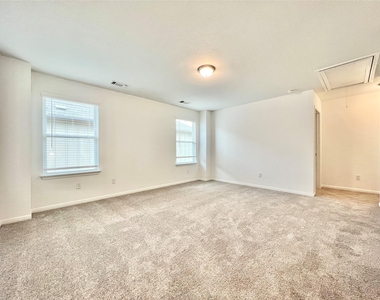 3200 College Park Dr - Photo Thumbnail 12