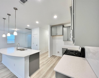 3200 College Park Dr - Photo Thumbnail 7