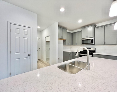 3200 College Park Dr - Photo Thumbnail 8