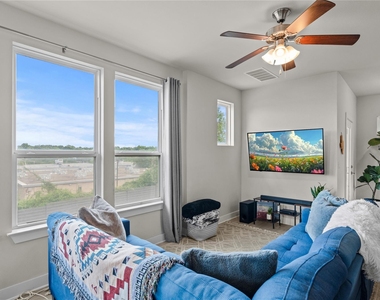 2900 Pither Ln - Photo Thumbnail 16
