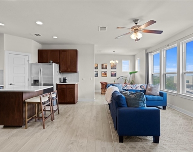 2900 Pither Ln - Photo Thumbnail 11