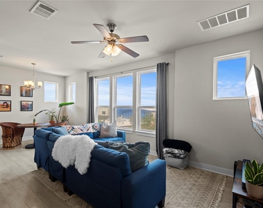 2900 Pither Ln - Photo Thumbnail 15