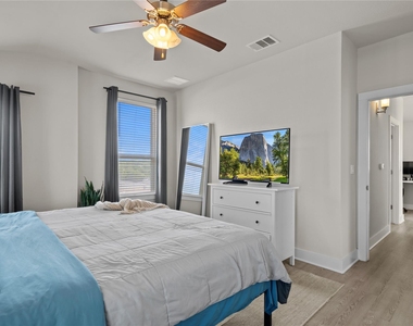 2900 Pither Ln - Photo Thumbnail 21