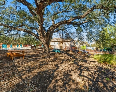 2900 Pither Ln - Photo Thumbnail 31