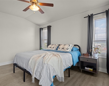 2900 Pither Ln - Photo Thumbnail 19