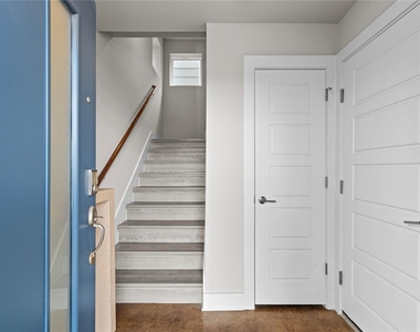 2900 Pither Ln - Photo Thumbnail 3