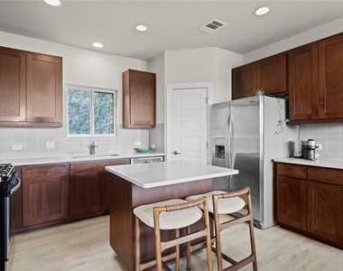 2900 Pither Ln - Photo Thumbnail 8