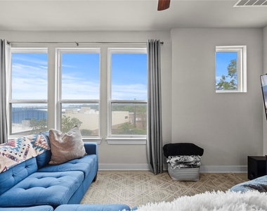 2900 Pither Ln - Photo Thumbnail 17