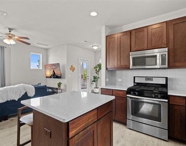 2900 Pither Ln - Photo Thumbnail 10