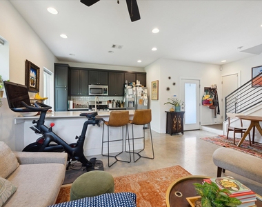 5006 Baker St - Photo Thumbnail 4