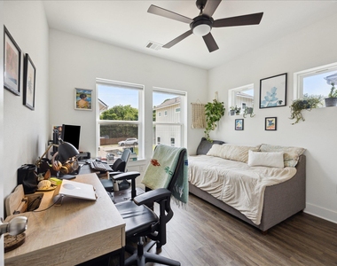 5006 Baker St - Photo Thumbnail 12