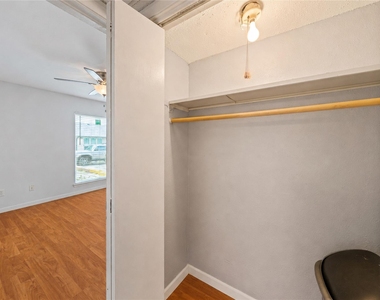 2124 Burton Dr - Photo Thumbnail 12