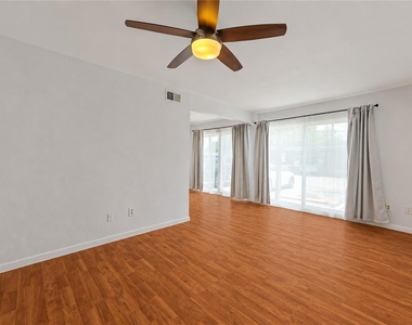2124 Burton Dr - Photo Thumbnail 4