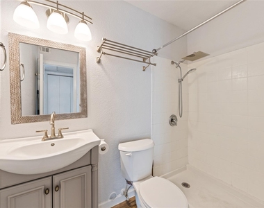 2124 Burton Dr - Photo Thumbnail 11