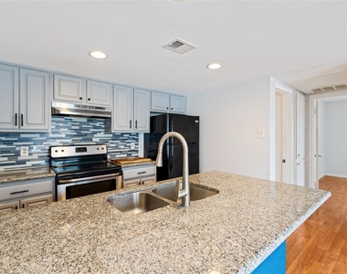 2124 Burton Dr - Photo Thumbnail 10