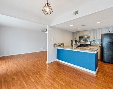 2124 Burton Dr - Photo Thumbnail 5