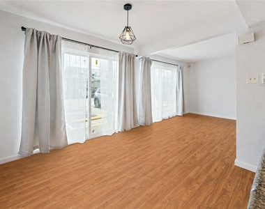2124 Burton Dr - Photo Thumbnail 6