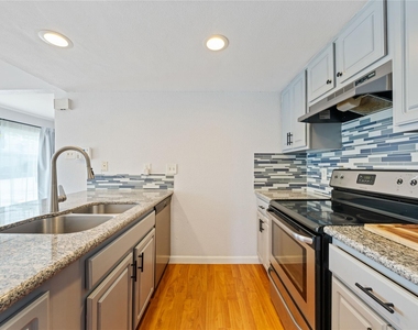 2124 Burton Dr - Photo Thumbnail 9