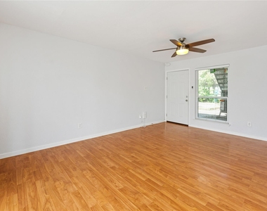 2124 Burton Dr - Photo Thumbnail 3