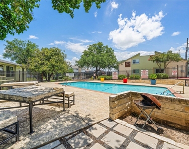 2124 Burton Dr - Photo Thumbnail 19