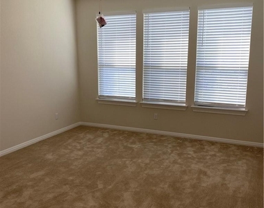 3421 Charade Dr - Photo Thumbnail 14