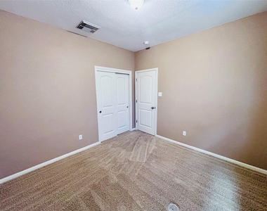 11400 W Parmer Ln - Photo Thumbnail 15