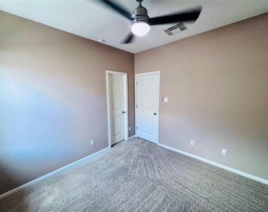 11400 W Parmer Ln - Photo Thumbnail 8