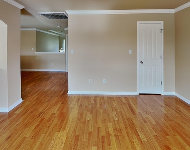 5301 Cypress Ranch Blvd - Photo Thumbnail 10