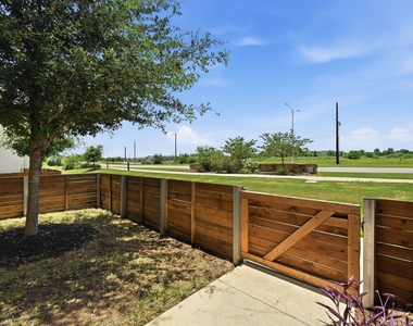 9015 Cattle Baron Path - Photo Thumbnail 4