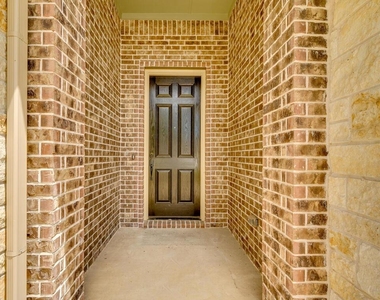 220 Oxbow Cv - Photo Thumbnail 2