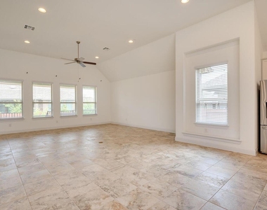 220 Oxbow Cv - Photo Thumbnail 12