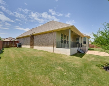 220 Oxbow Cv - Photo Thumbnail 34
