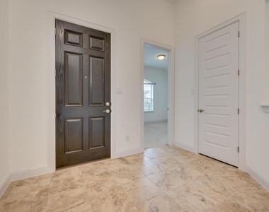 220 Oxbow Cv - Photo Thumbnail 5
