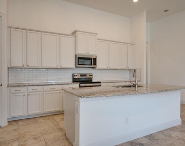 220 Oxbow Cv - Photo Thumbnail 9