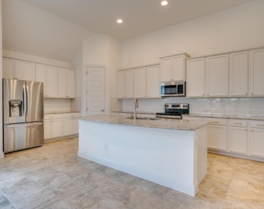 220 Oxbow Cv - Photo Thumbnail 7