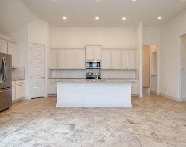 220 Oxbow Cv - Photo Thumbnail 8