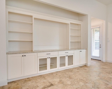 220 Oxbow Cv - Photo Thumbnail 14