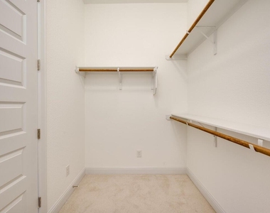 220 Oxbow Cv - Photo Thumbnail 24