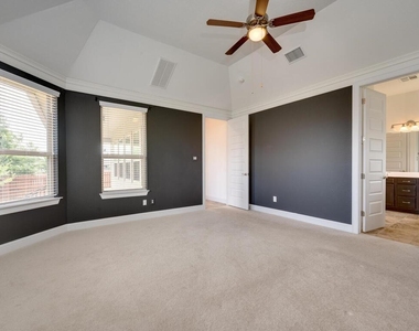 220 Oxbow Cv - Photo Thumbnail 20