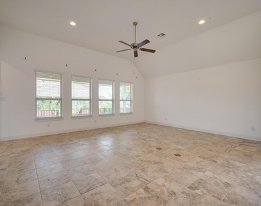 220 Oxbow Cv - Photo Thumbnail 15