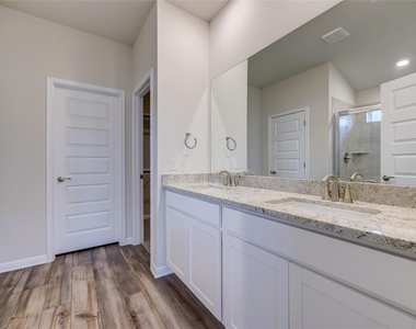 201 Fairmeadow Downs Dr - Photo Thumbnail 11