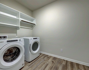201 Fairmeadow Downs Dr - Photo Thumbnail 17