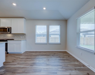 201 Fairmeadow Downs Dr - Photo Thumbnail 9