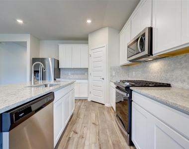201 Fairmeadow Downs Dr - Photo Thumbnail 7