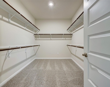 201 Fairmeadow Downs Dr - Photo Thumbnail 18