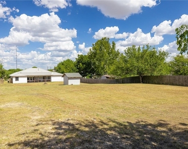 112 Old West Trl - Photo Thumbnail 19