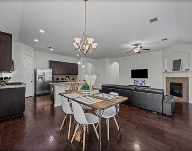 5524 Allamanda Dr - Photo Thumbnail 2